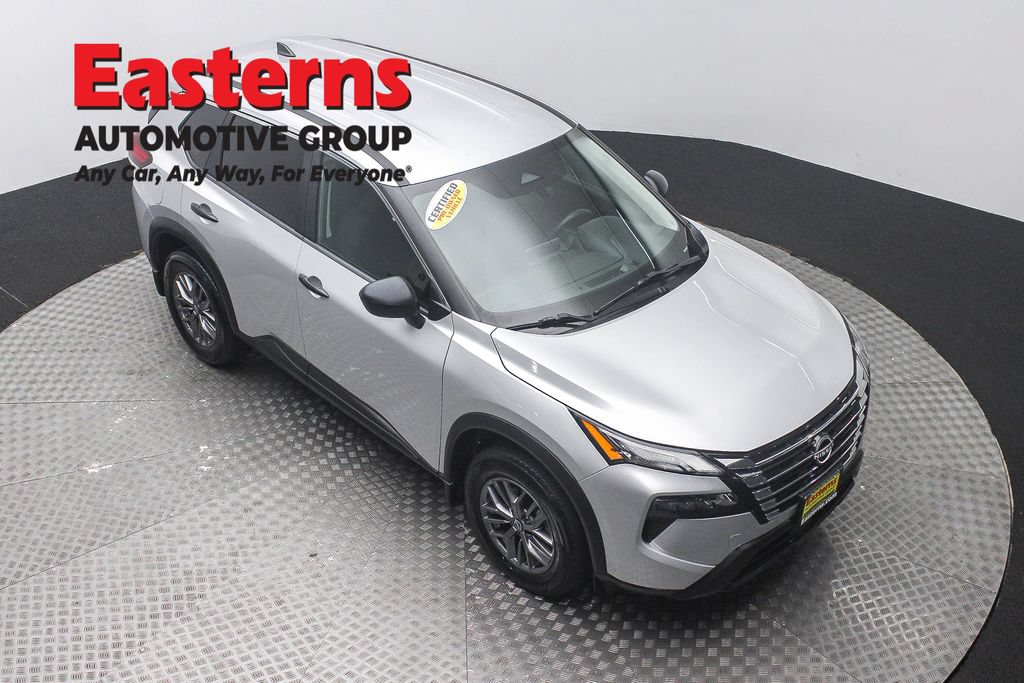 Used 2024 Nissan Rogue S AWD/4WD image 3