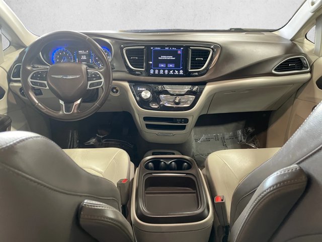 Used 2017 Chrysler Pacifica Touring-L FWD image 18