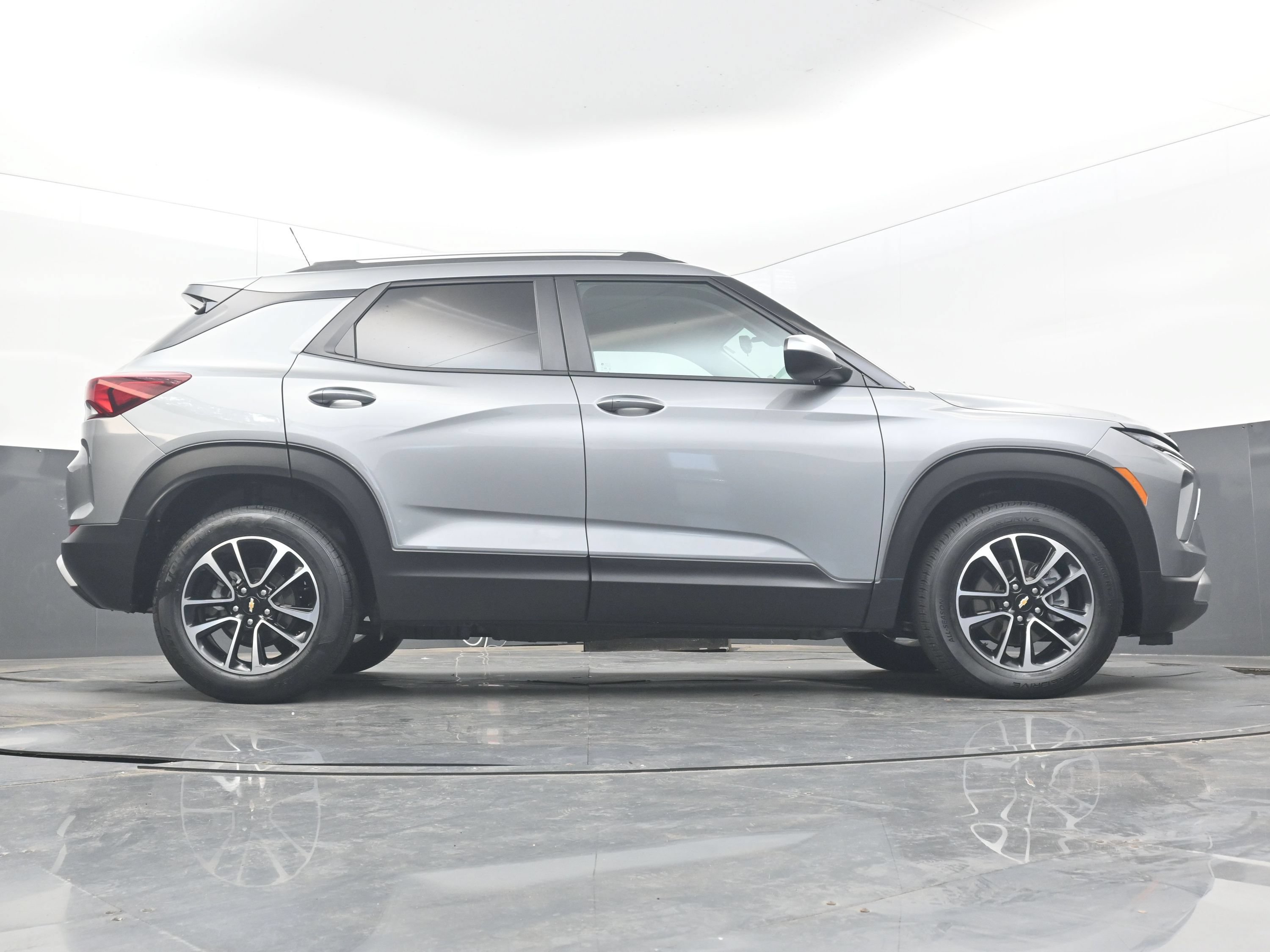 Used 2025 Chevrolet TrailBlazer LT FWD image 31