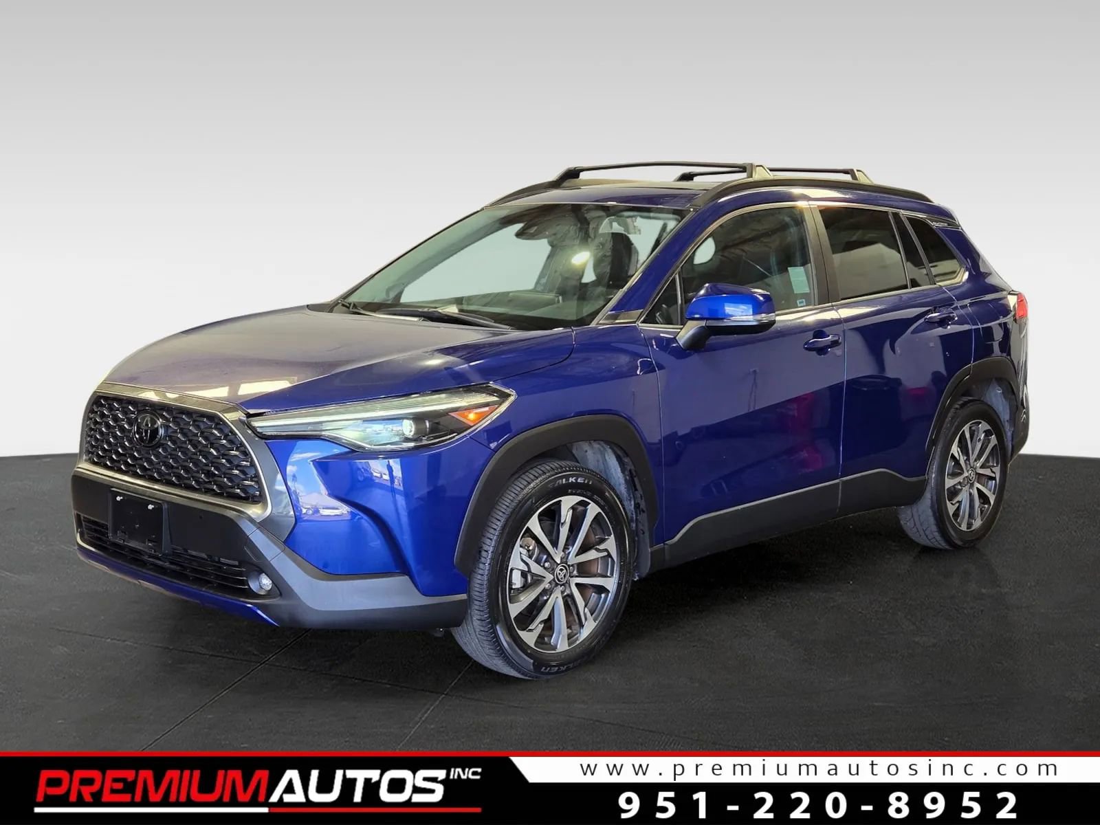 Used 2022 Toyota Corolla Cross XLE w/ Convenience Package AWD/4WD image 1