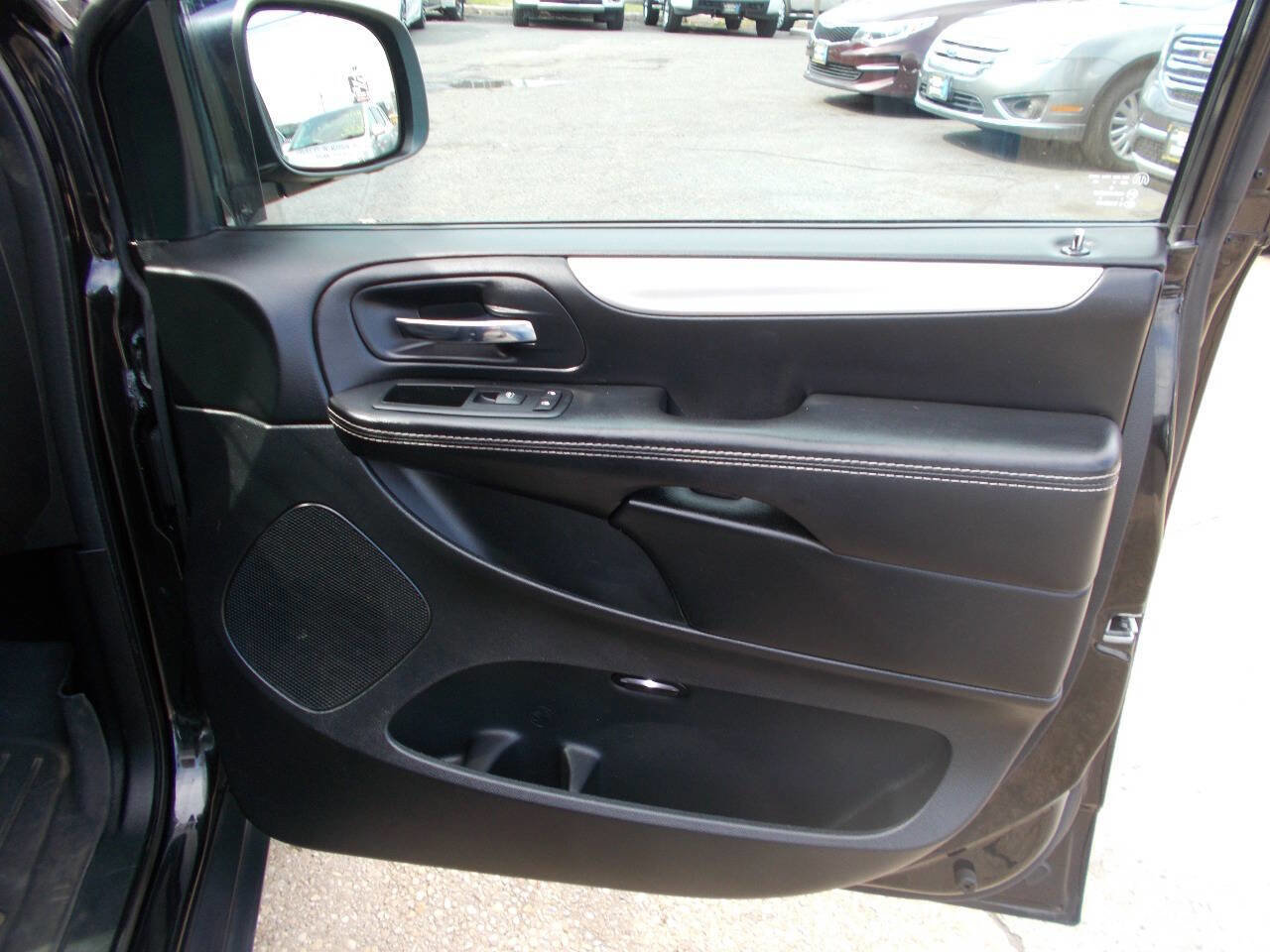 Used 2015 Dodge Grand Caravan SE w/ Quick Order Package 29E SE FWD image 14