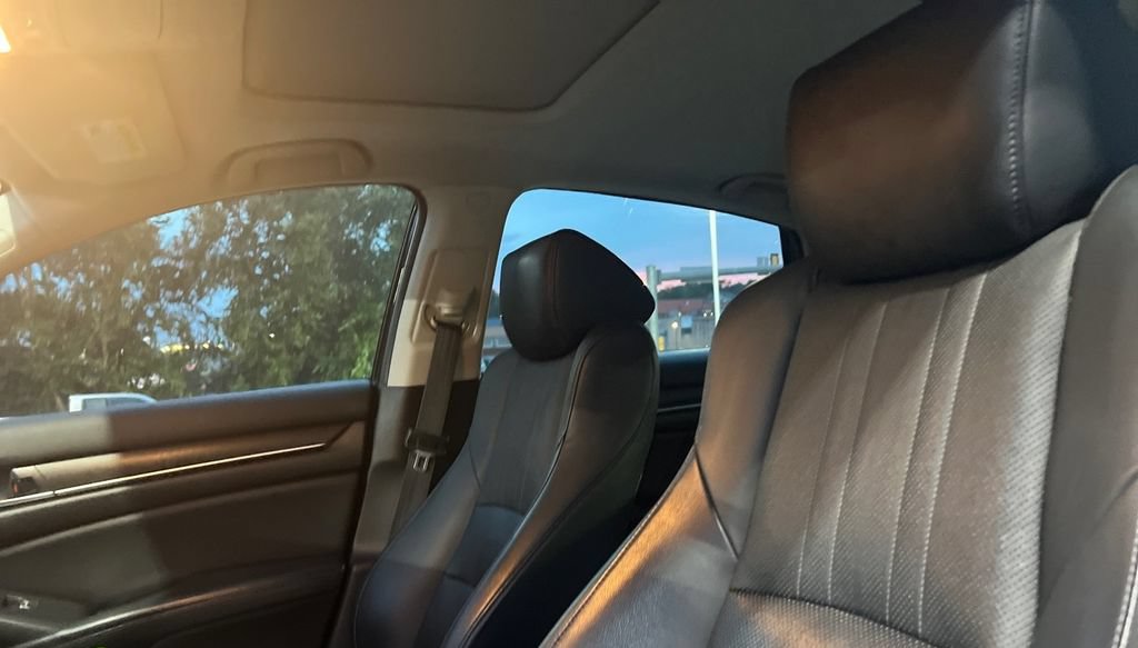 Used 2018 Honda Accord Touring image 8