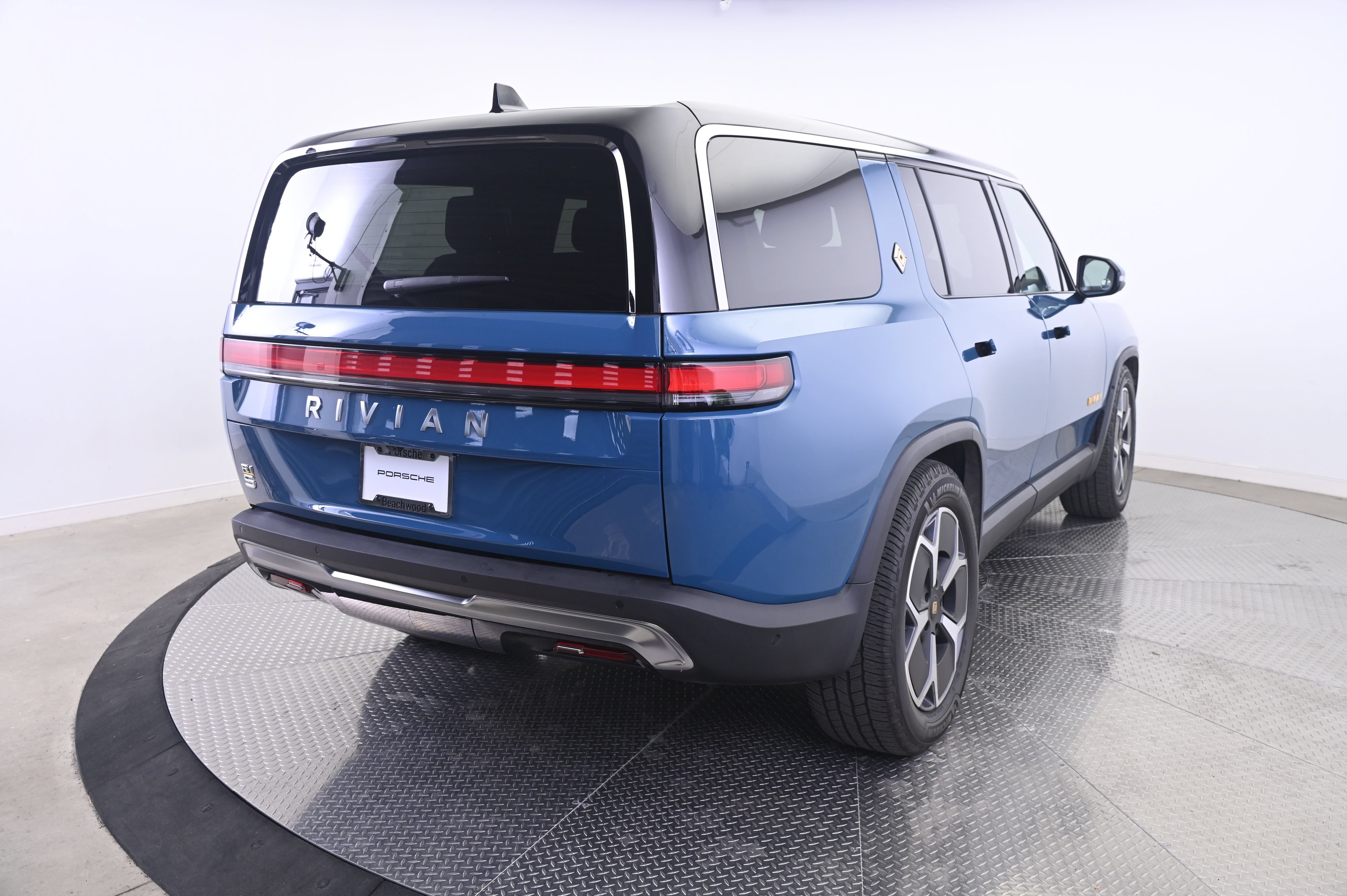 Used 2024 Rivian R1S Adventure Quad AWD/4WD image 7