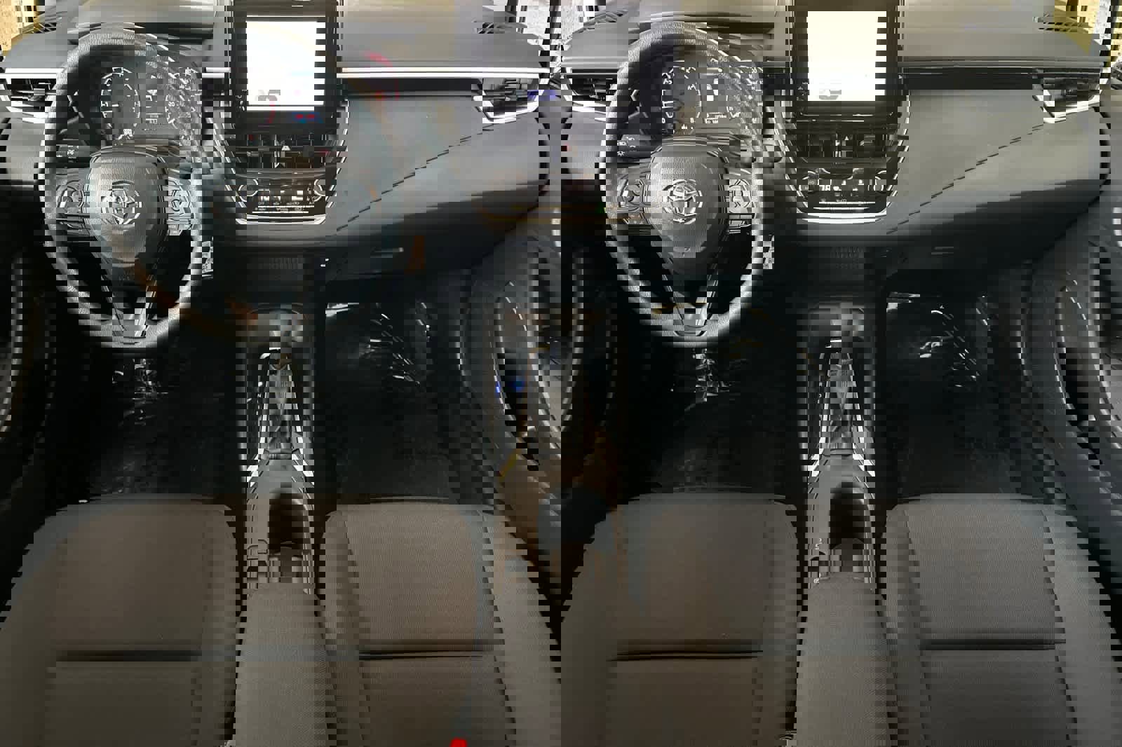 Used 2025 Toyota Corolla LE image 3