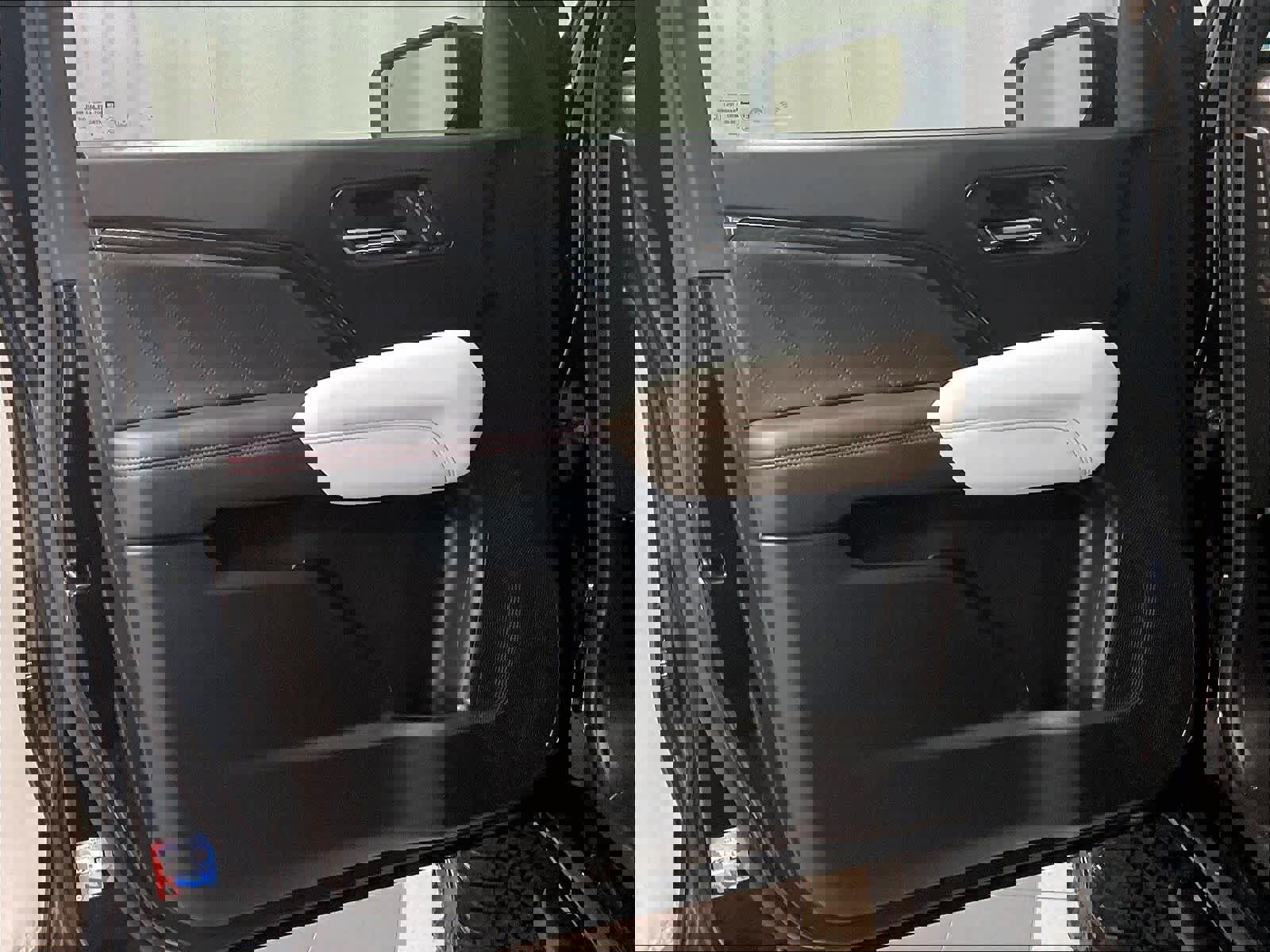 Used 2024 GMC Canyon AT4X image 9