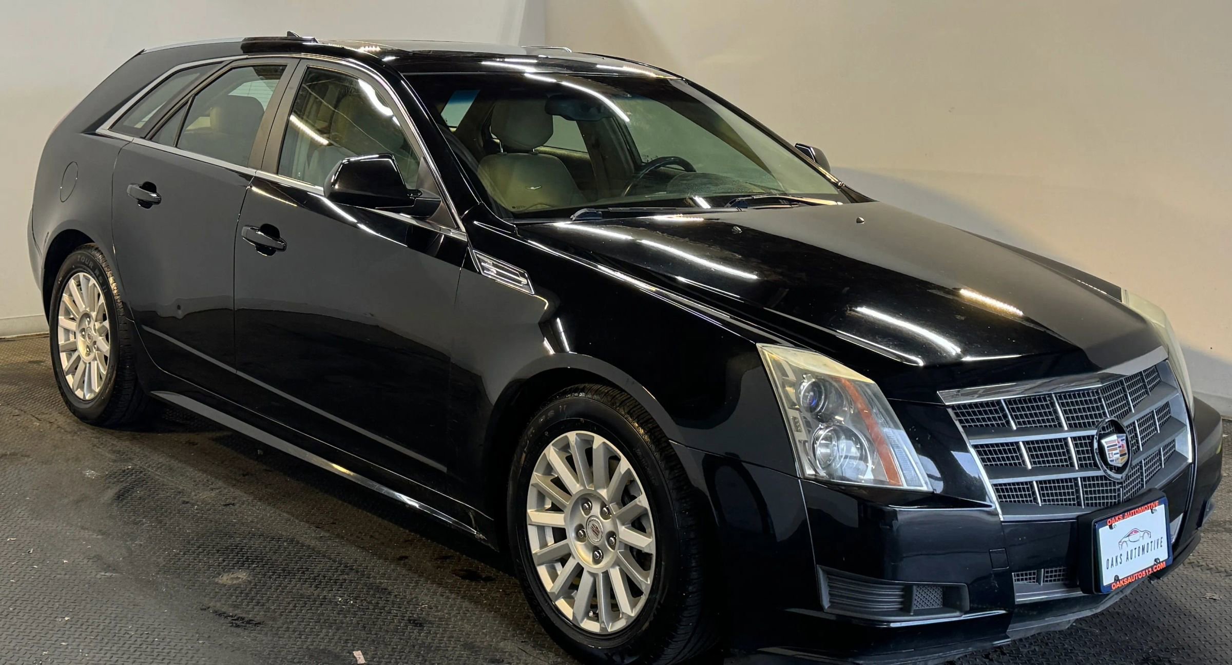 Used 2010 Cadillac CTS AWD Wagon image 2