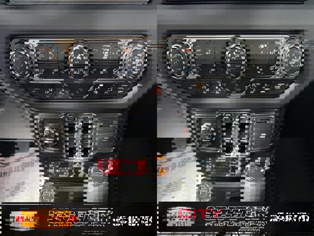 New 2025 Jeep Gladiator Mojave image 25