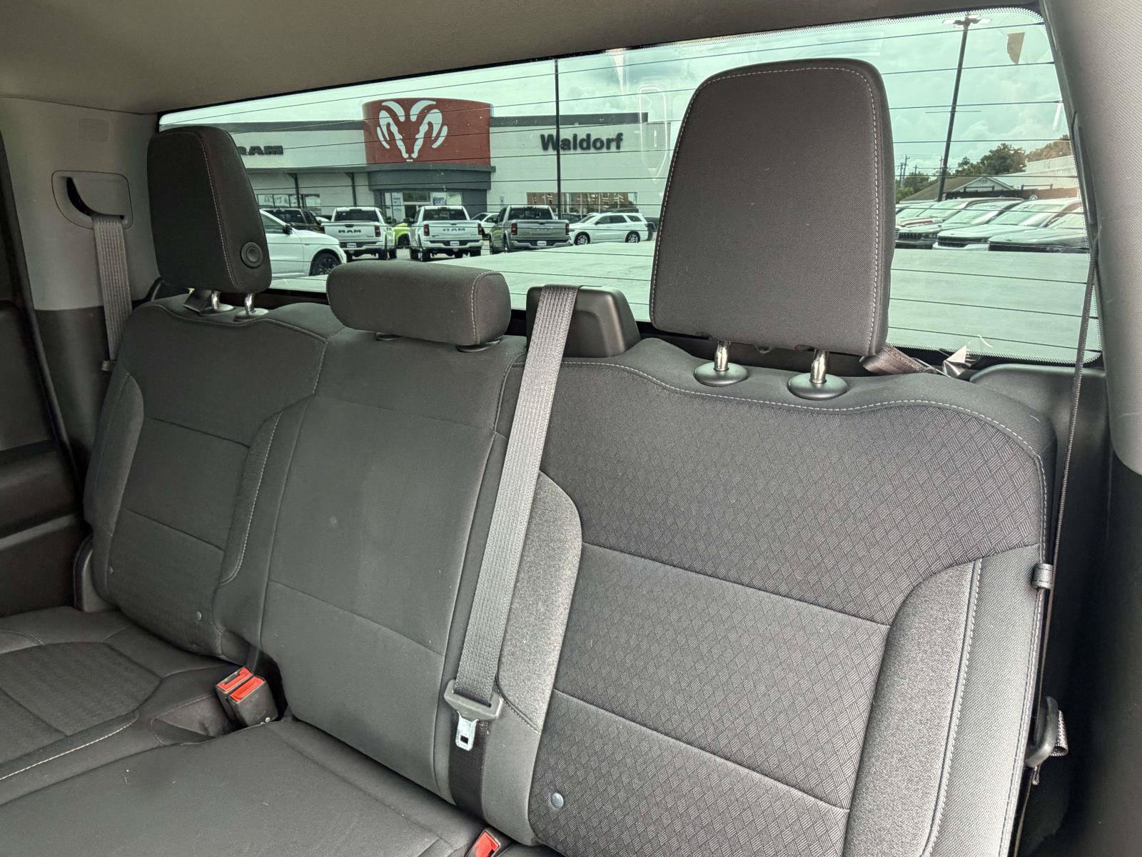 Used 2022 Chevrolet Silverado 1500 LT AWD/4WD image 29