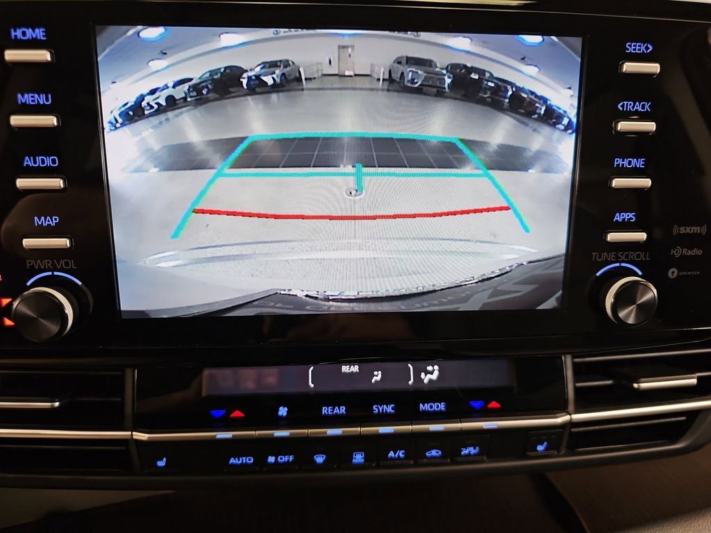 Used 2024 Toyota Sienna XLE FWD image 27