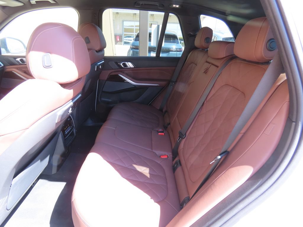 Used 2024 BMW X5 xDrive50e w/ Parking Assistance Package AWD/4WD image 11