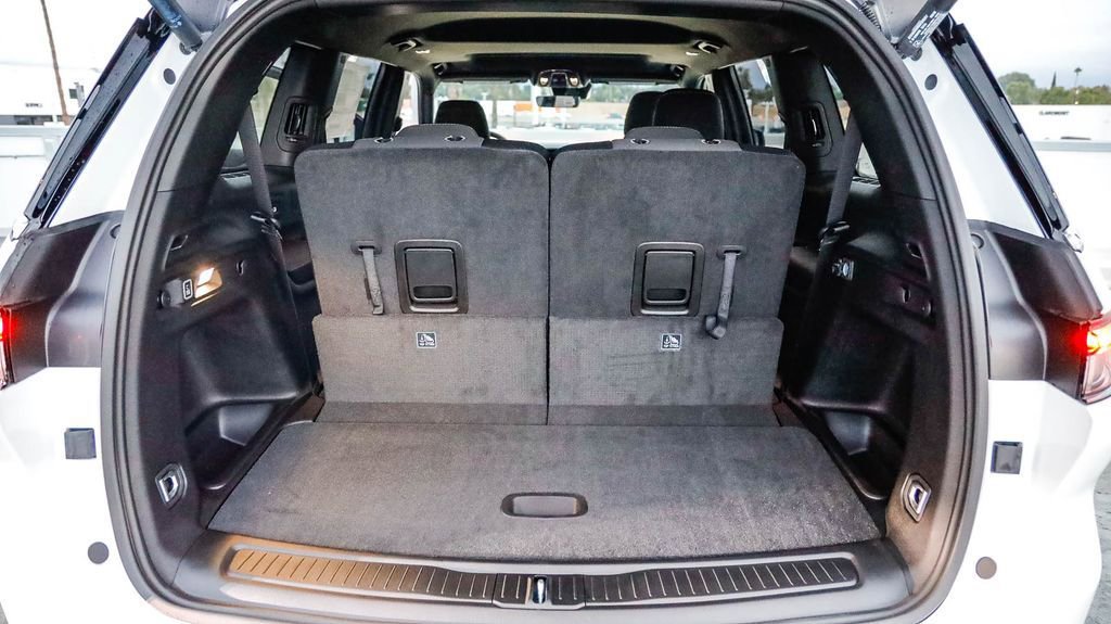 New 2025 Jeep Grand Cherokee L Laredo w/ Luxury Tech Group I image 28