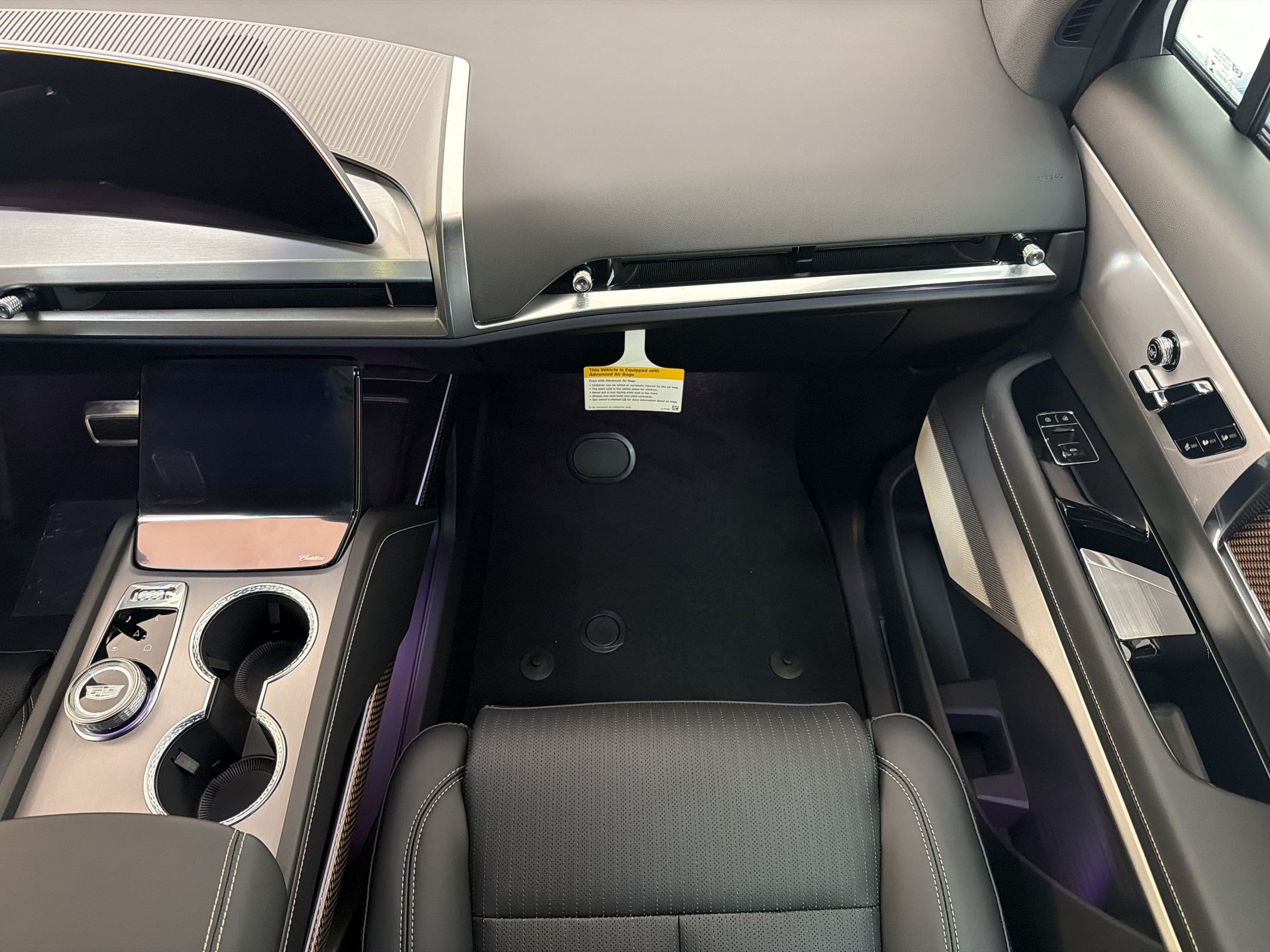 New 2027 Cadillac Vistiq Luxury w/ LPO, Floor Liner Package AWD/4WD image 27