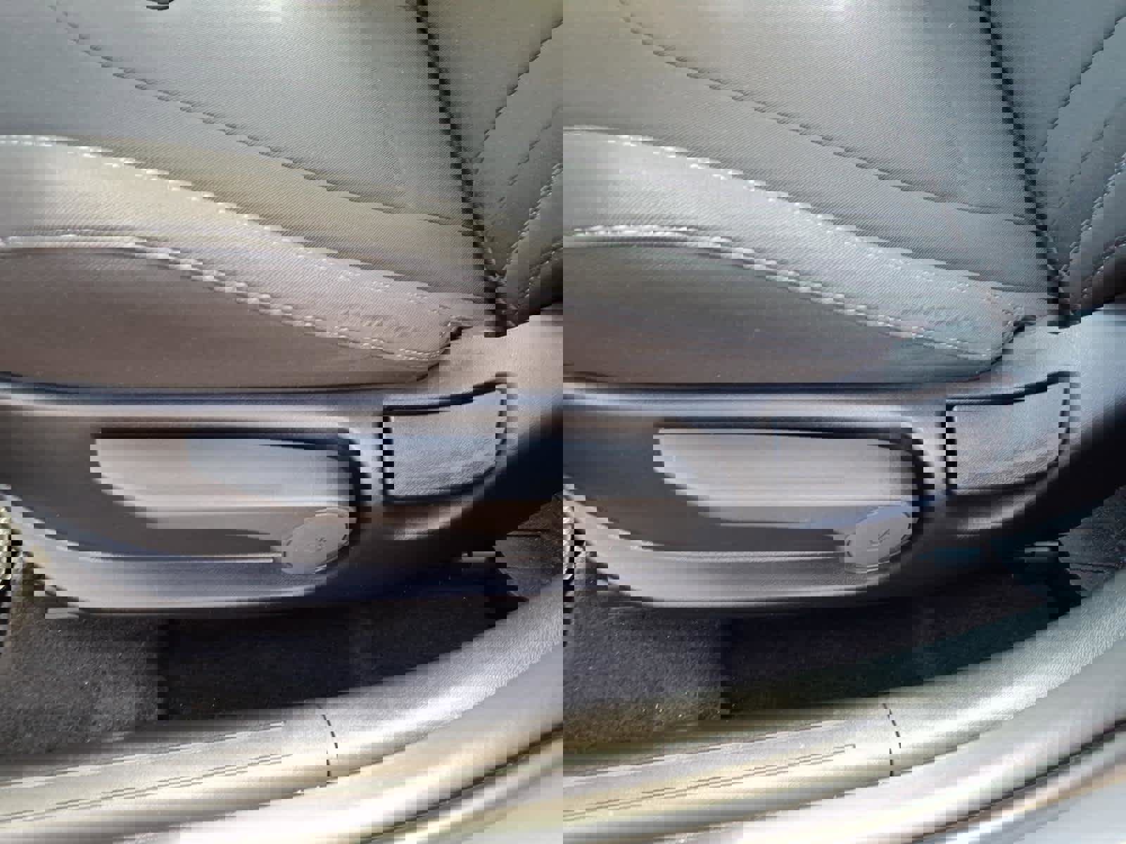 Used 2023 Hyundai Elantra SEL image 11