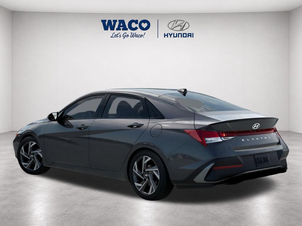 Used 2025 Hyundai Elantra Sport FWD image 5