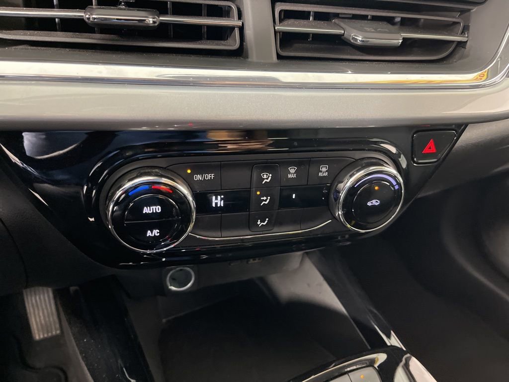 Certified 2025 Chevrolet Trax LT image 31