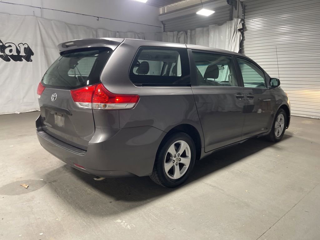 Used 2013 Toyota Sienna L FWD image 7