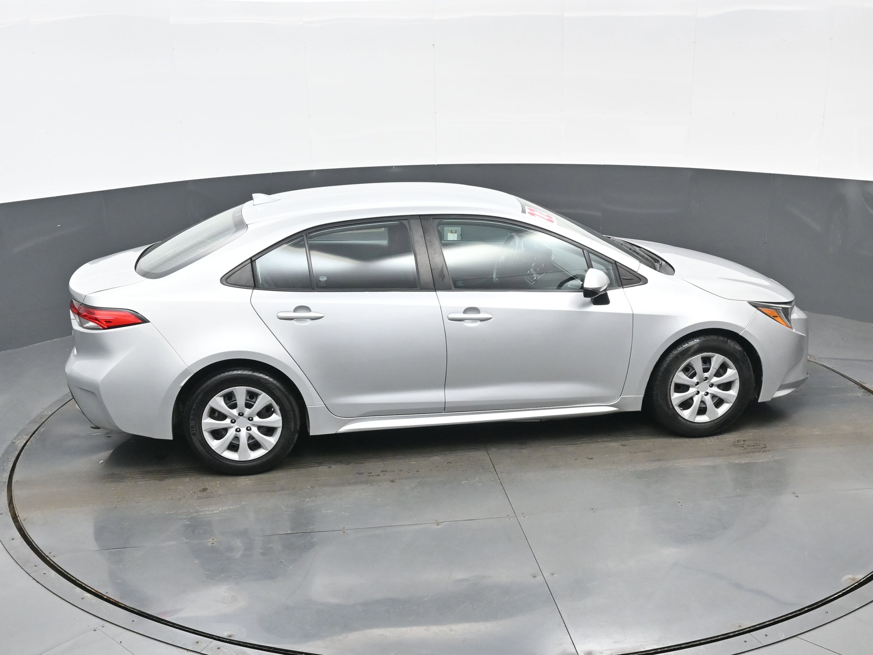 Used 2022 Toyota Corolla LE image 37