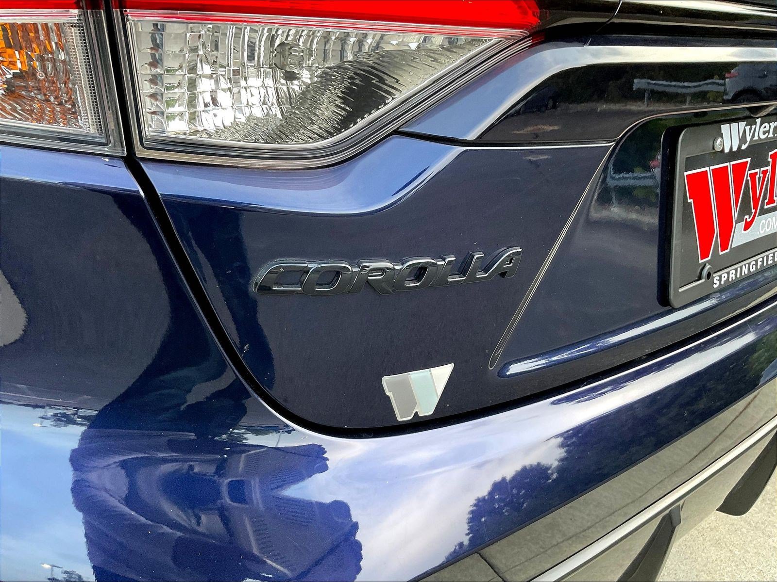 Used 2024 Toyota Corolla SE w/ SE Premium Package FWD image 24