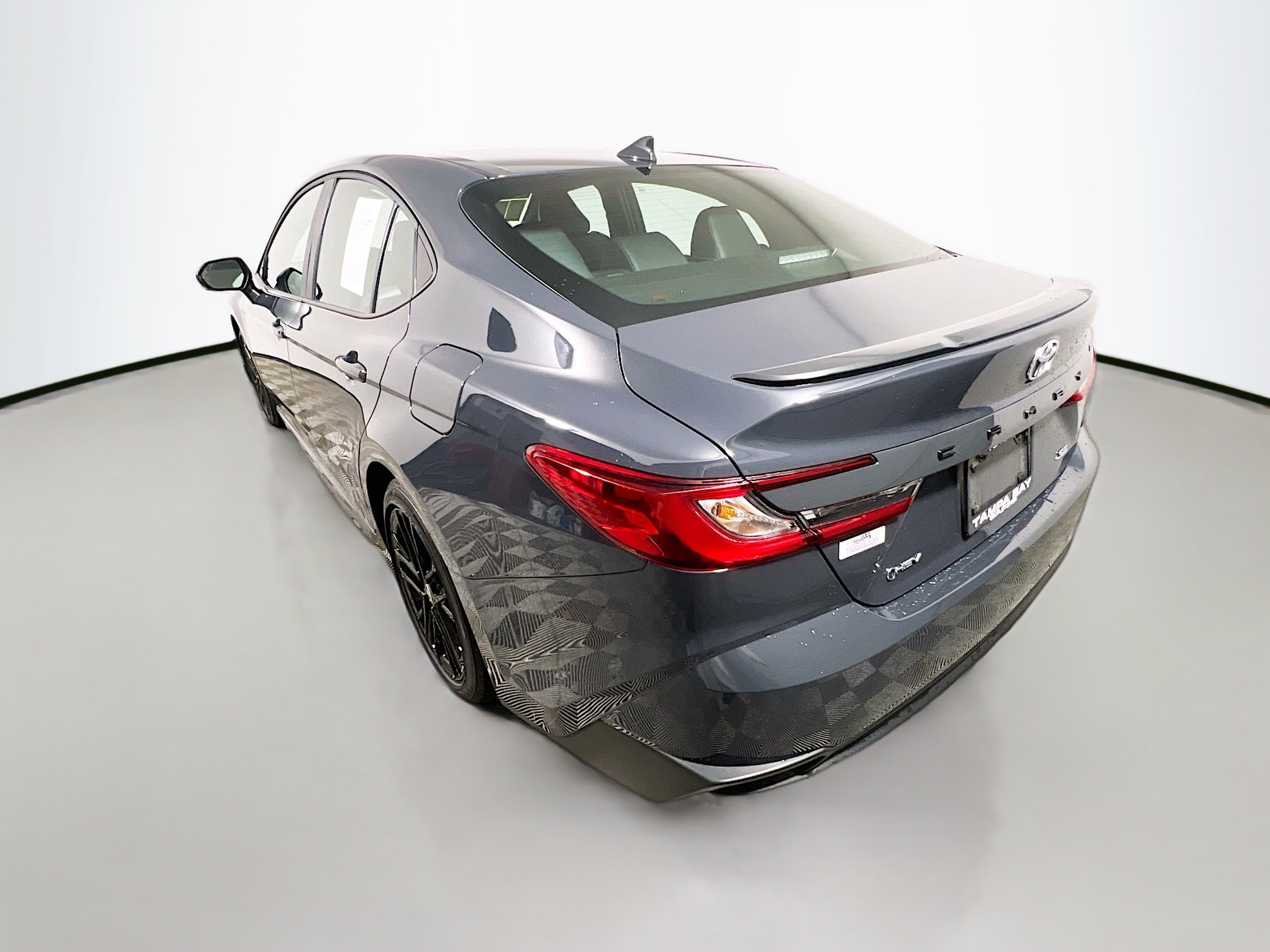 Used 2025 Toyota Camry SE w/ Multimedia Upgrade Package image 8