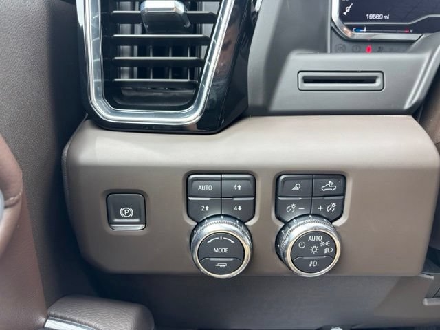 Certified 2025 GMC Sierra 2500 Denali AWD/4WD image 16