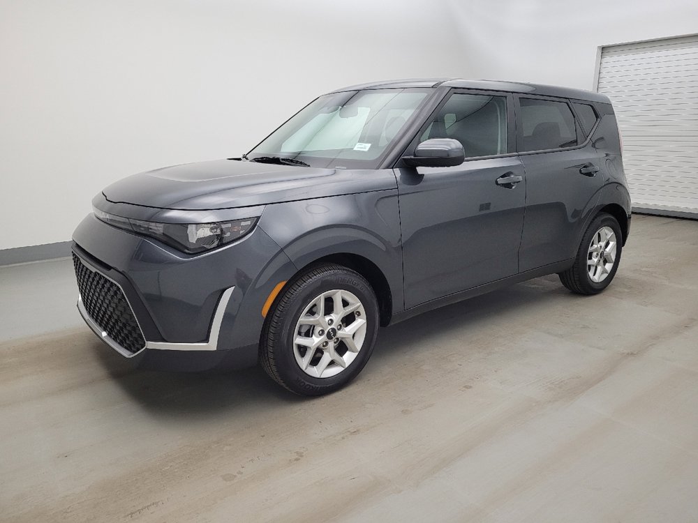 Used 2025 Kia Soul LX FWD image 2