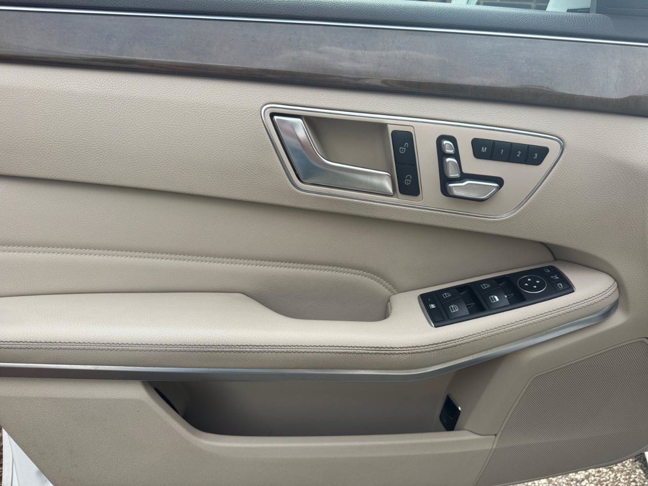 Used 2016 Mercedes-Benz E 350 4MATIC Sedan image 22