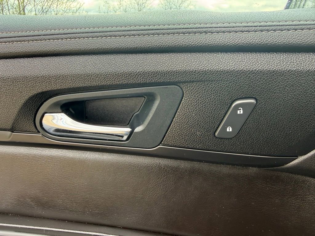 Used 2017 Chevrolet Traverse LT w/ Style and Technology Package image 26