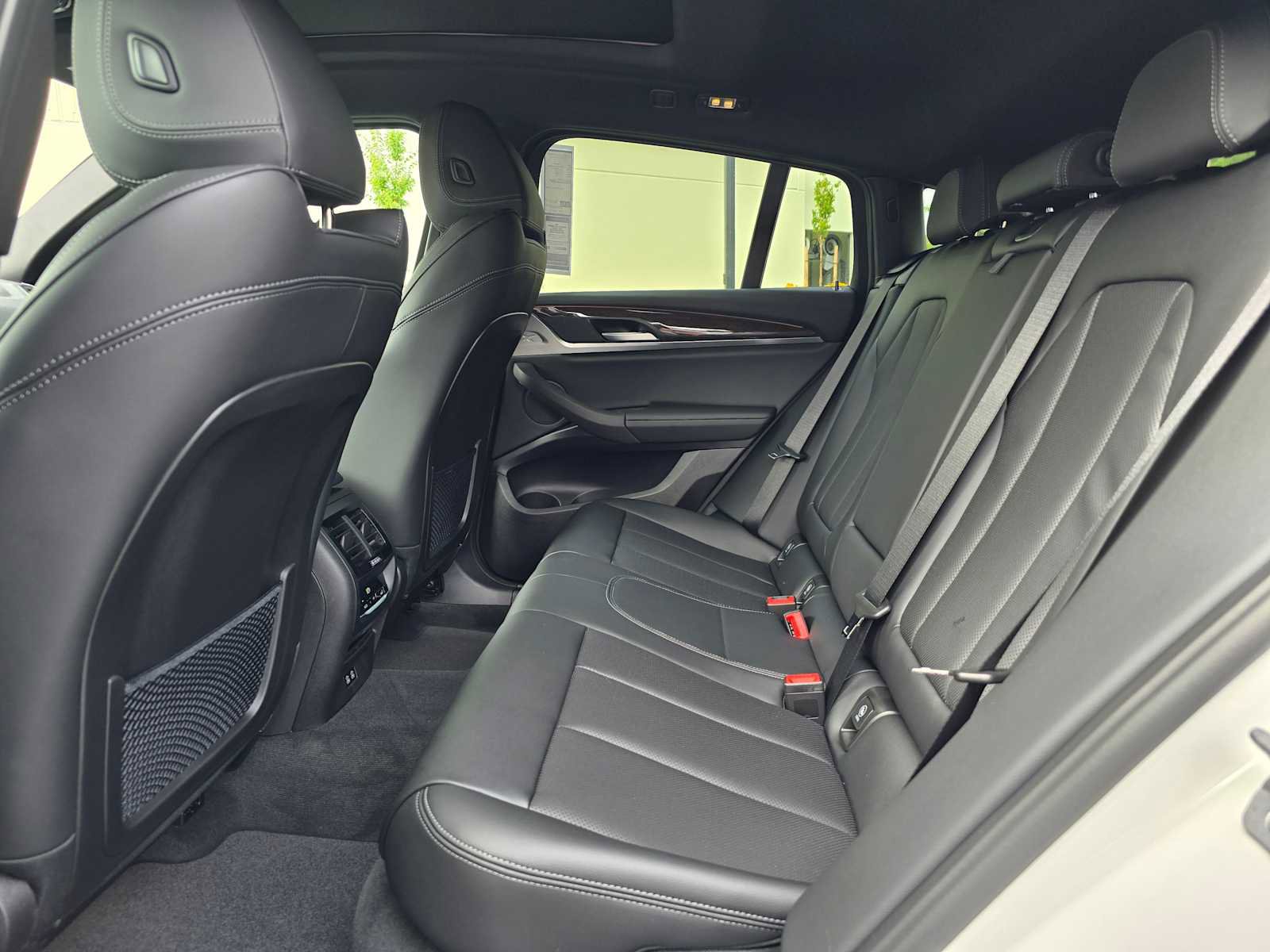 Used 2025 BMW X4 xDrive30i w/ Premium Package image 17