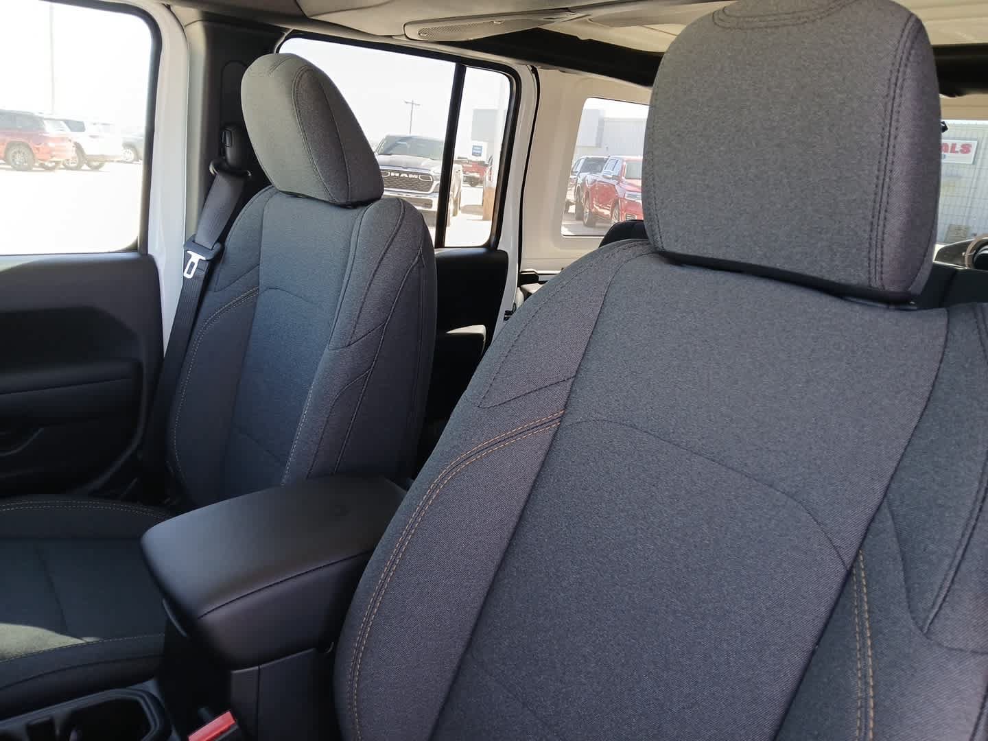 Used 2025 Jeep Wrangler Unlimited Sport AWD/4WD image 18