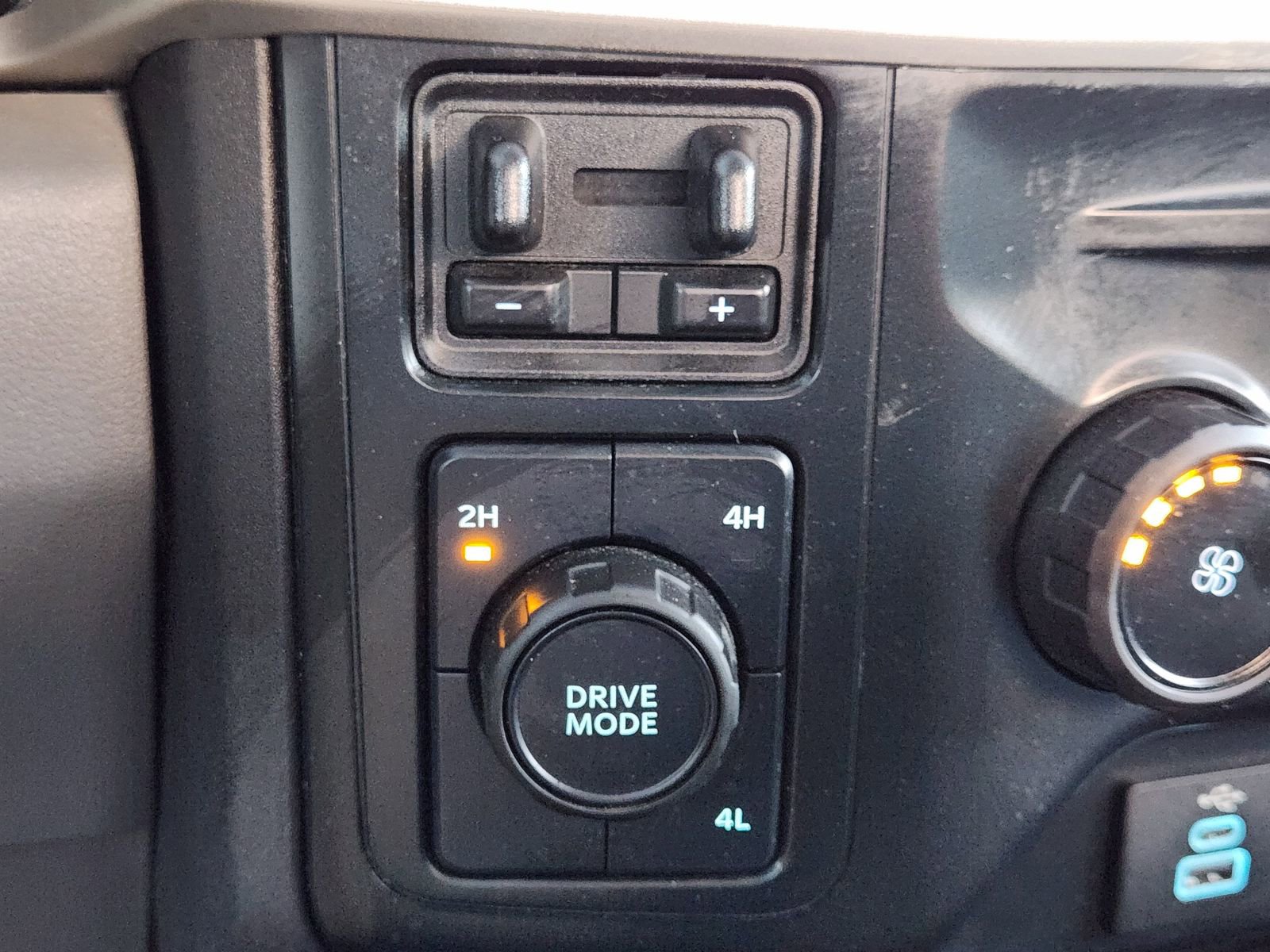 Used 2023 Ford F350 XLT image 22