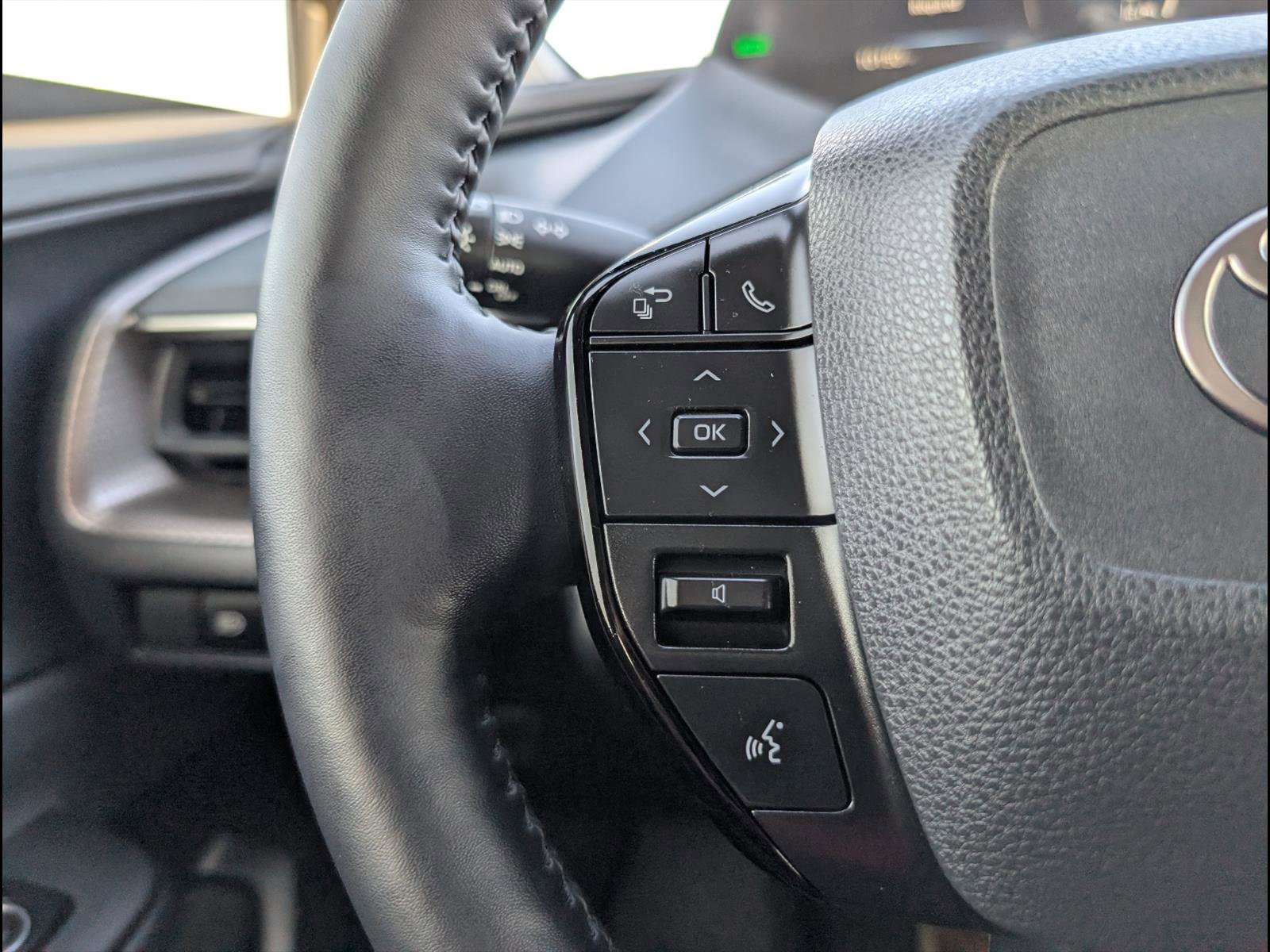 Used 2025 Toyota Prius XLE image 23