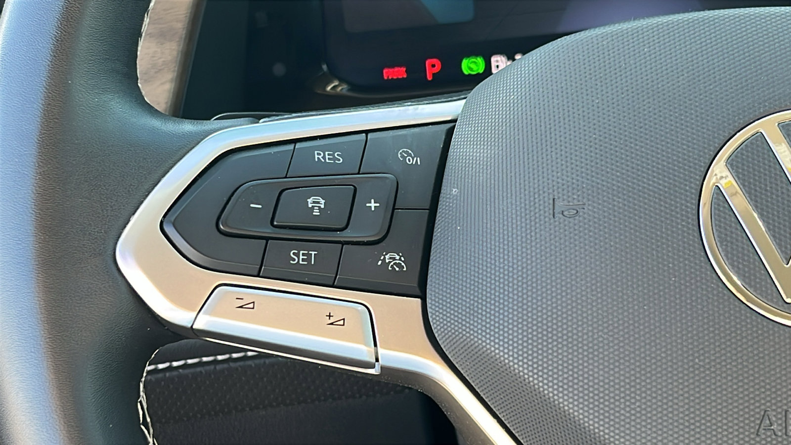 Used 2024 Volkswagen Atlas SE image 16