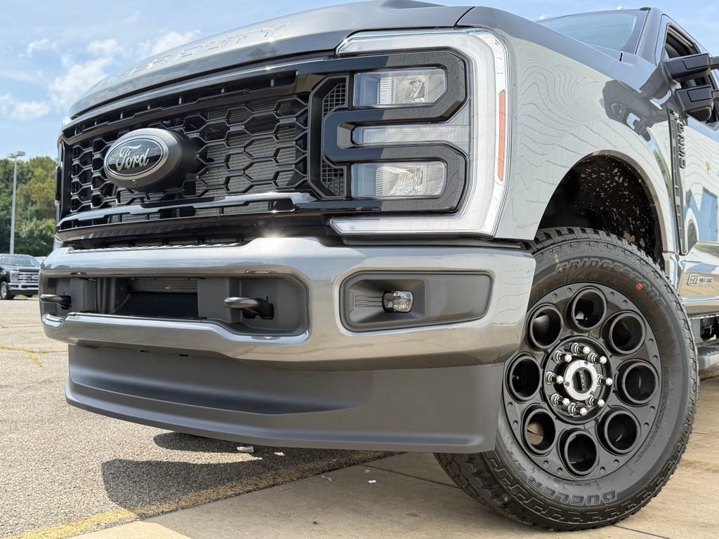 New 2026 Ford F250 XLT w/ XLT Premium Package AWD/4WD image 35
