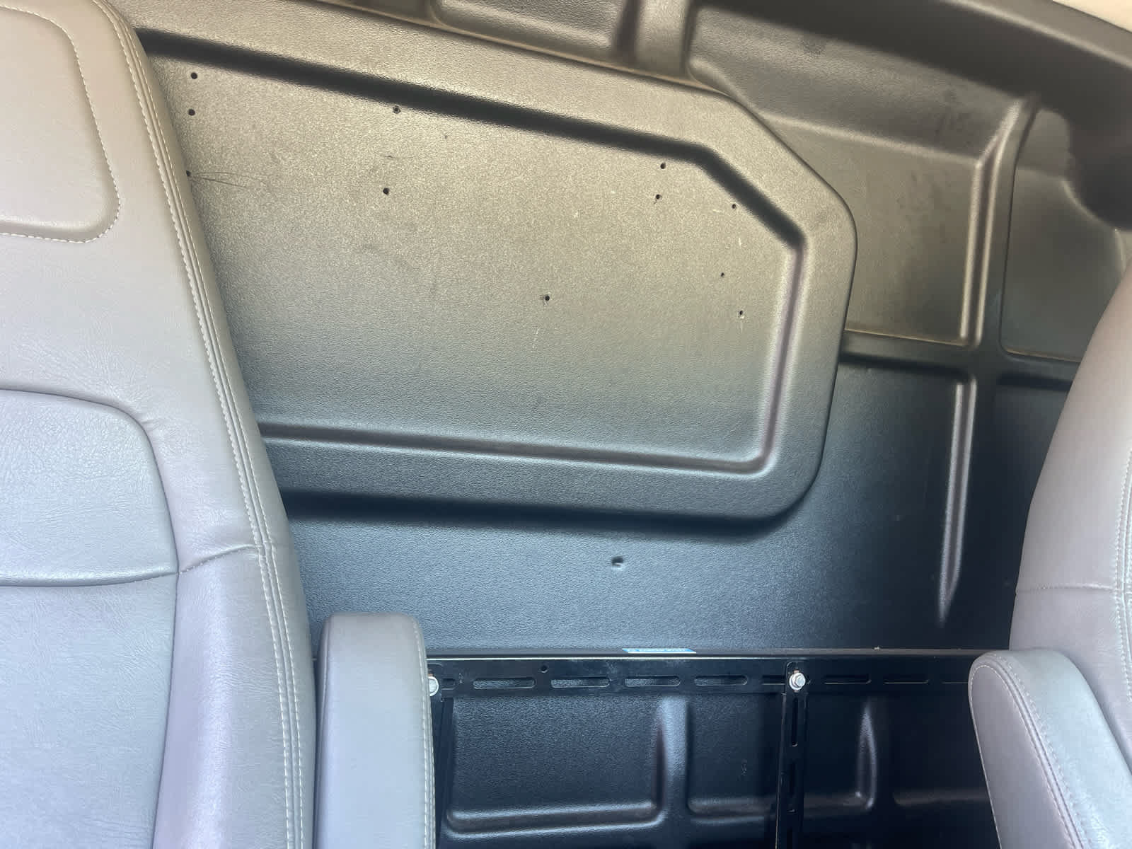 Used 2019 GMC Savana 3500 RWD image 39