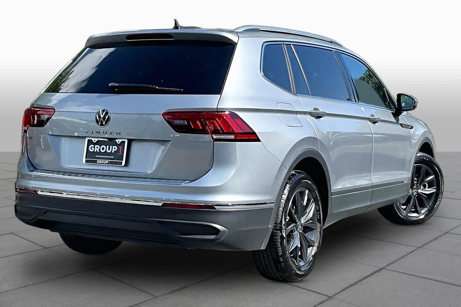 Used 2023 Volkswagen Tiguan SE FWD image 13