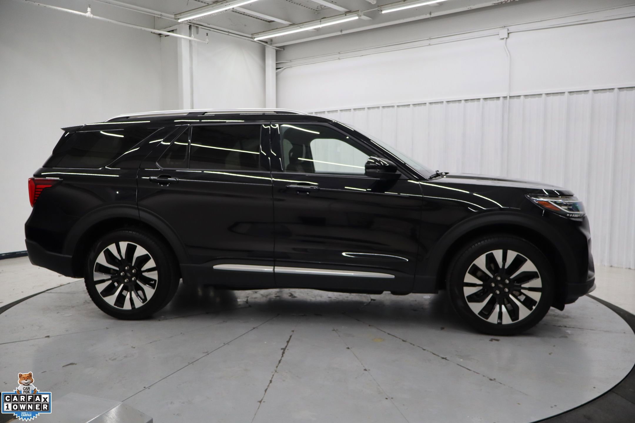 Certified 2025 Ford Explorer Platinum w/ LUX Leather Package image 2