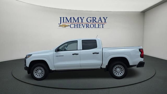 Used 2024 Chevrolet Colorado W/T w/ Advanced Trailering Package RWD image 2