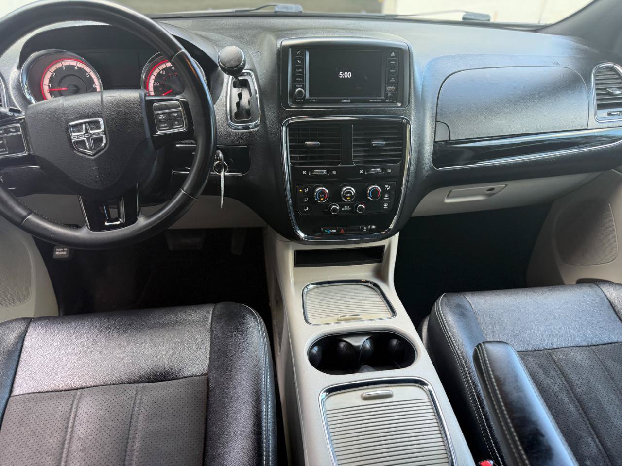 Used 2019 Dodge Grand Caravan SXT FWD image 13