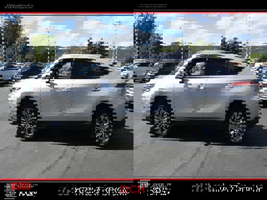 Used 2022 Toyota Venza XLE AWD/4WD image 4