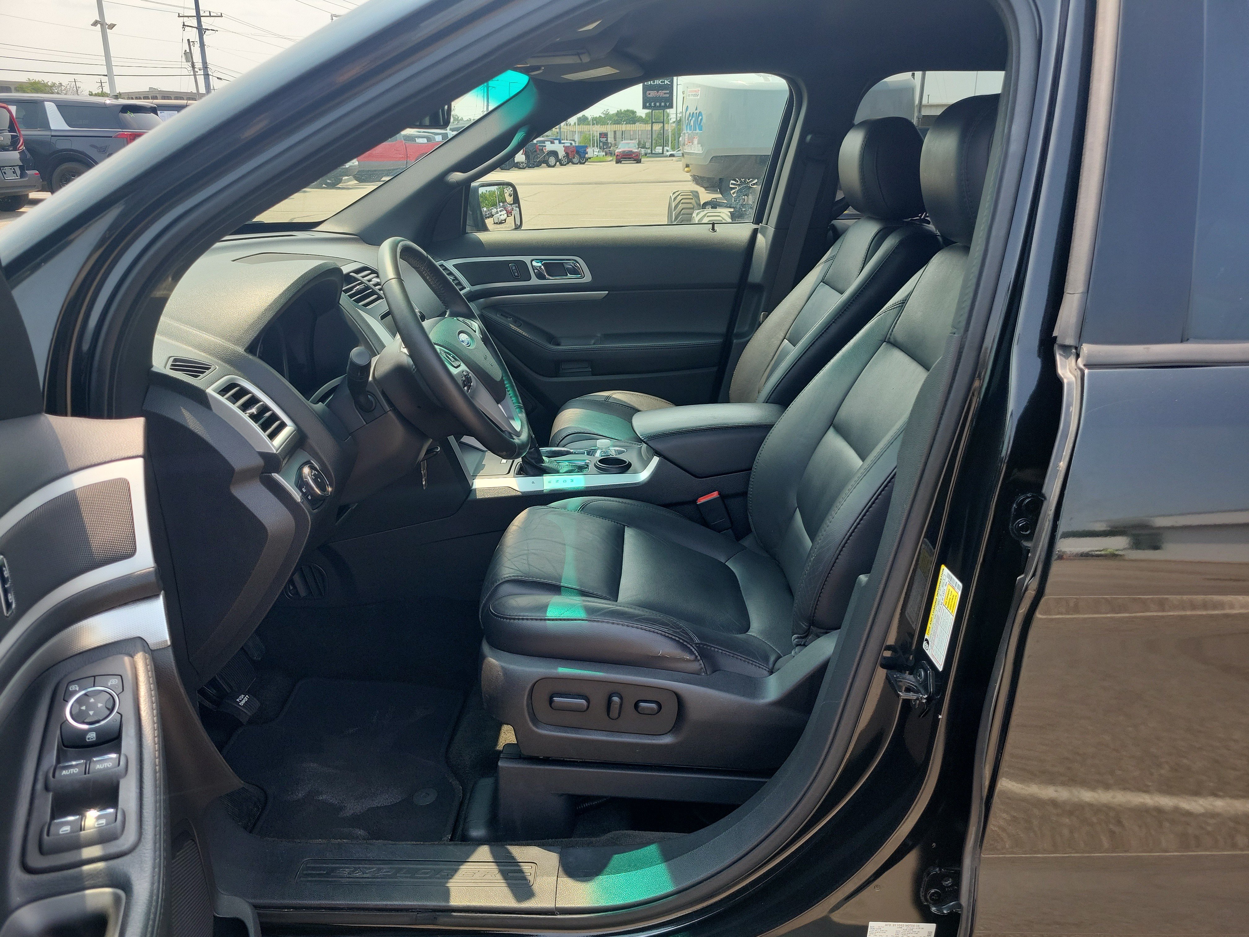 Used 2014 Ford Explorer XLT w/ Equipment Group 202A FWD image 15