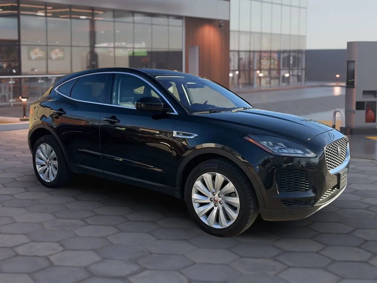 Used 2018 Jaguar E-PACE SE image 16