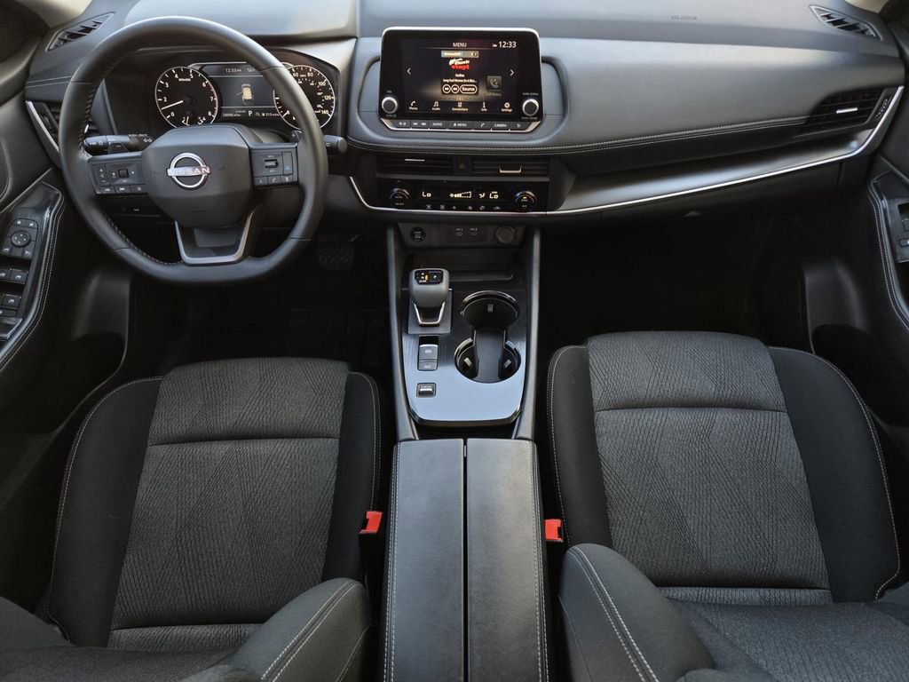 Used 2025 Nissan Rogue SV image 15