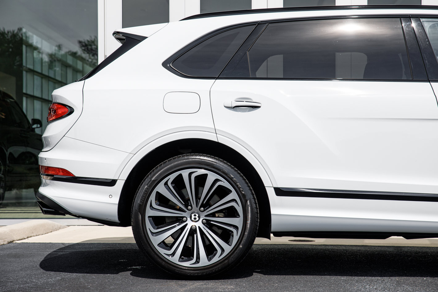 Used 2023 Bentley Bentayga Extended Wheelbase AWD/4WD image 11