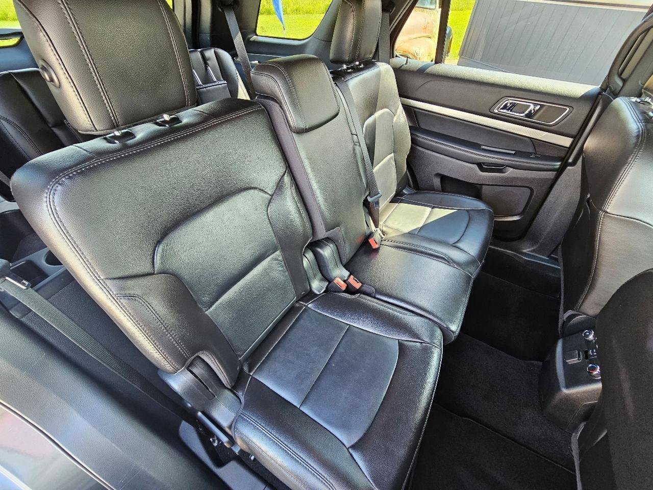 Used 2018 Ford Explorer XLT w/ Equipment Group 202A AWD/4WD image 34