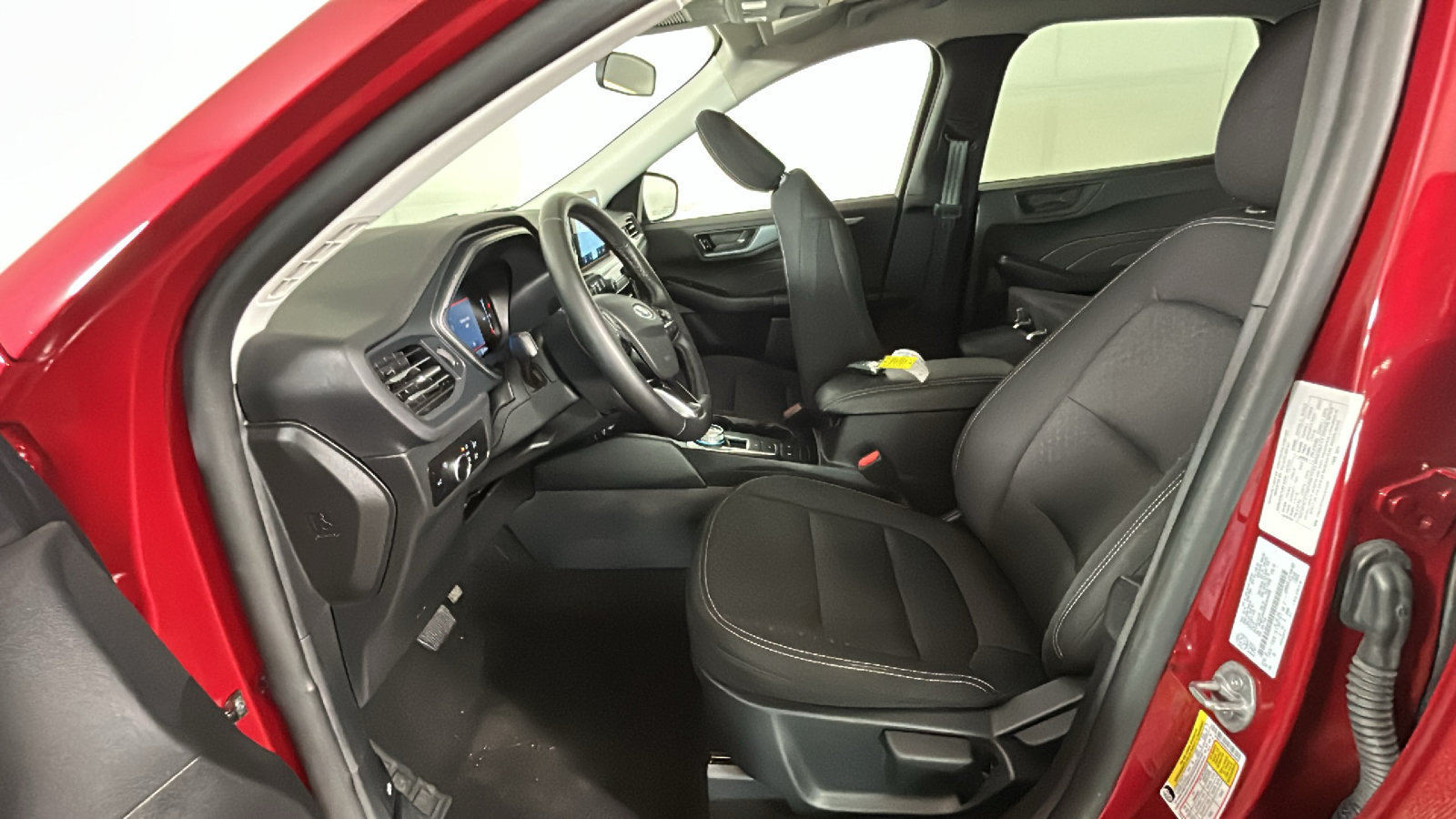 Used 2025 Ford Escape Active AWD/4WD image 13