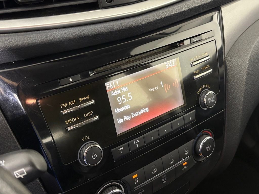 Used 2016 Nissan Rogue S FWD image 23