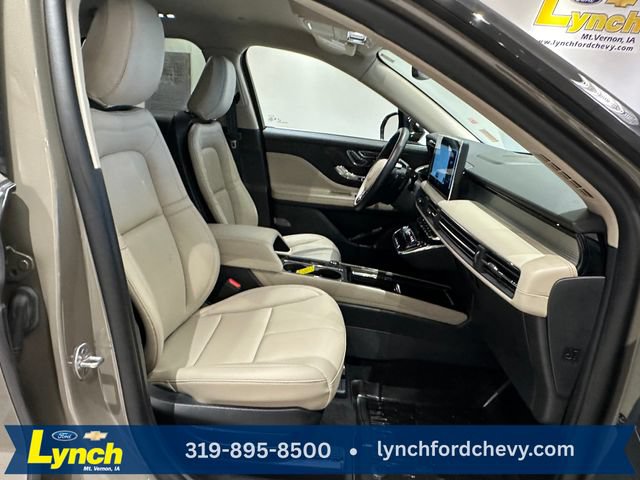 Used 2025 Lincoln Corsair AWD image 8