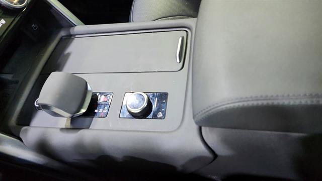 Used 2024 Land Rover Discovery S AWD/4WD image 16