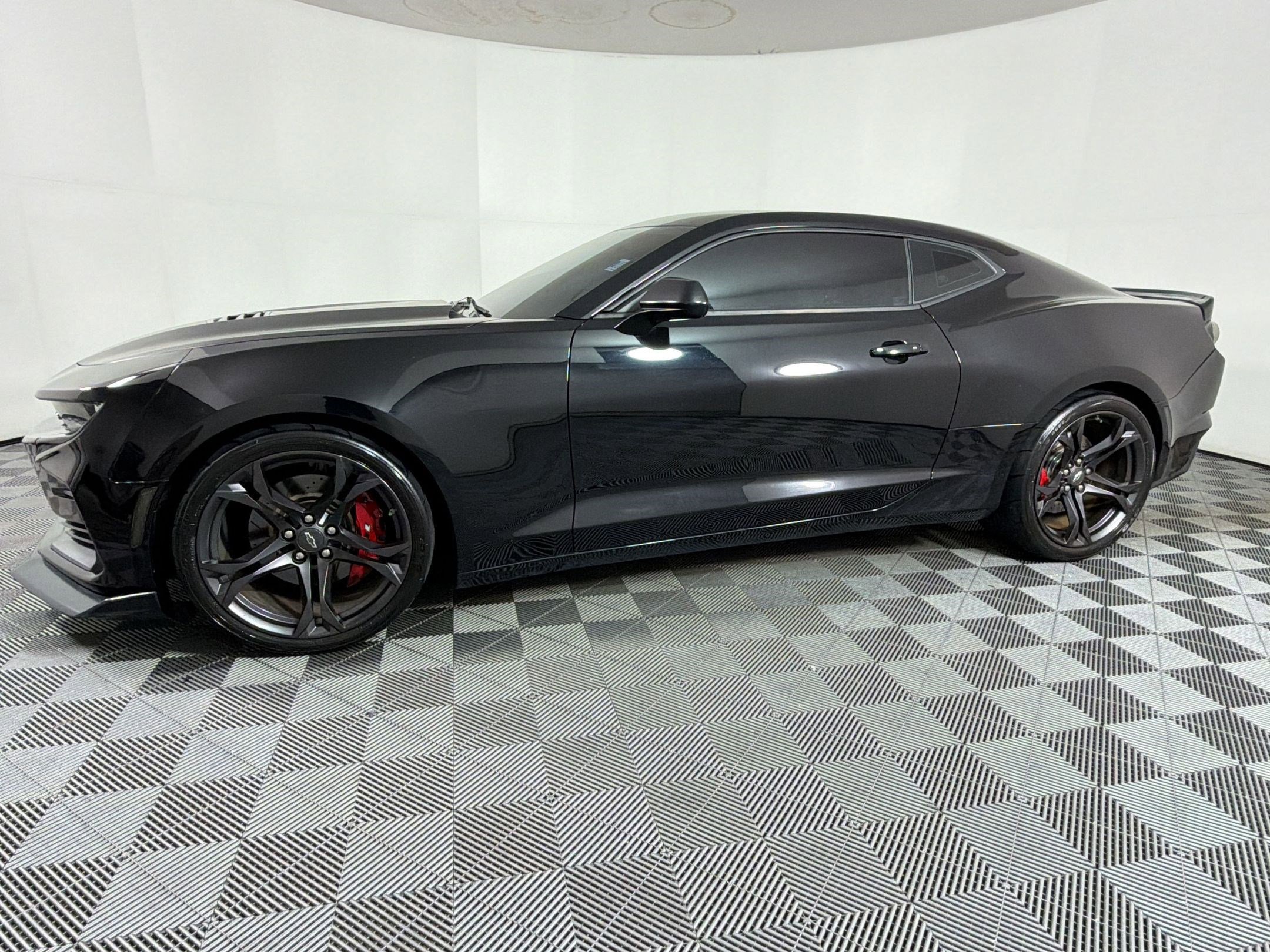 Used 2021 Chevrolet Camaro SS RWD image 2