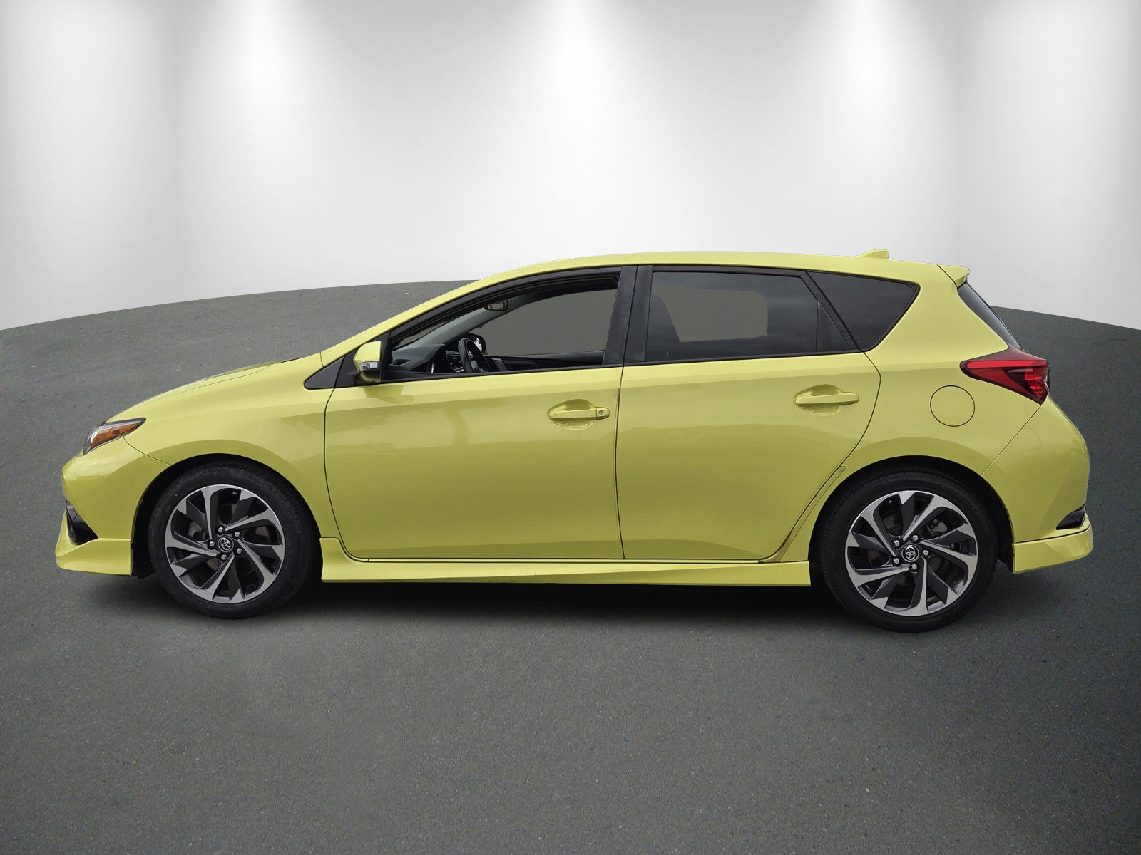 Used 2018 Toyota Corolla iM image 4